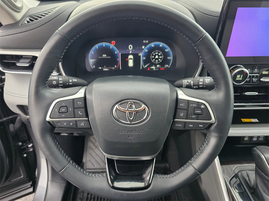 Used 2023 Toyota Highlander Platinum image 21