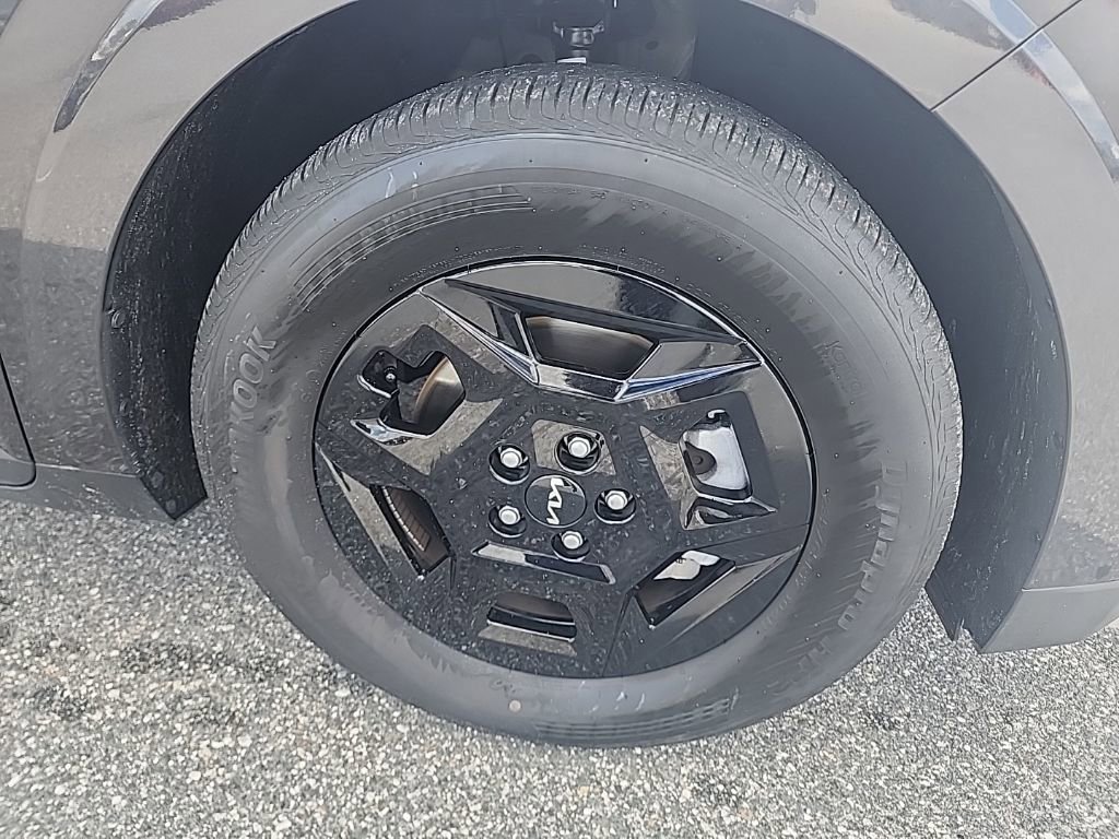 Used 2025 Kia Carnival image 3