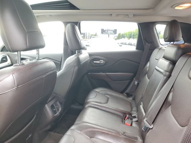 Used 2016 Jeep Cherokee Trailhawk w/ Leather Interior Group AWD/4WD image 10