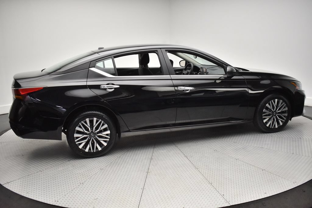 Used 2024 Nissan Altima 2.5 SV AWD/4WD image 4