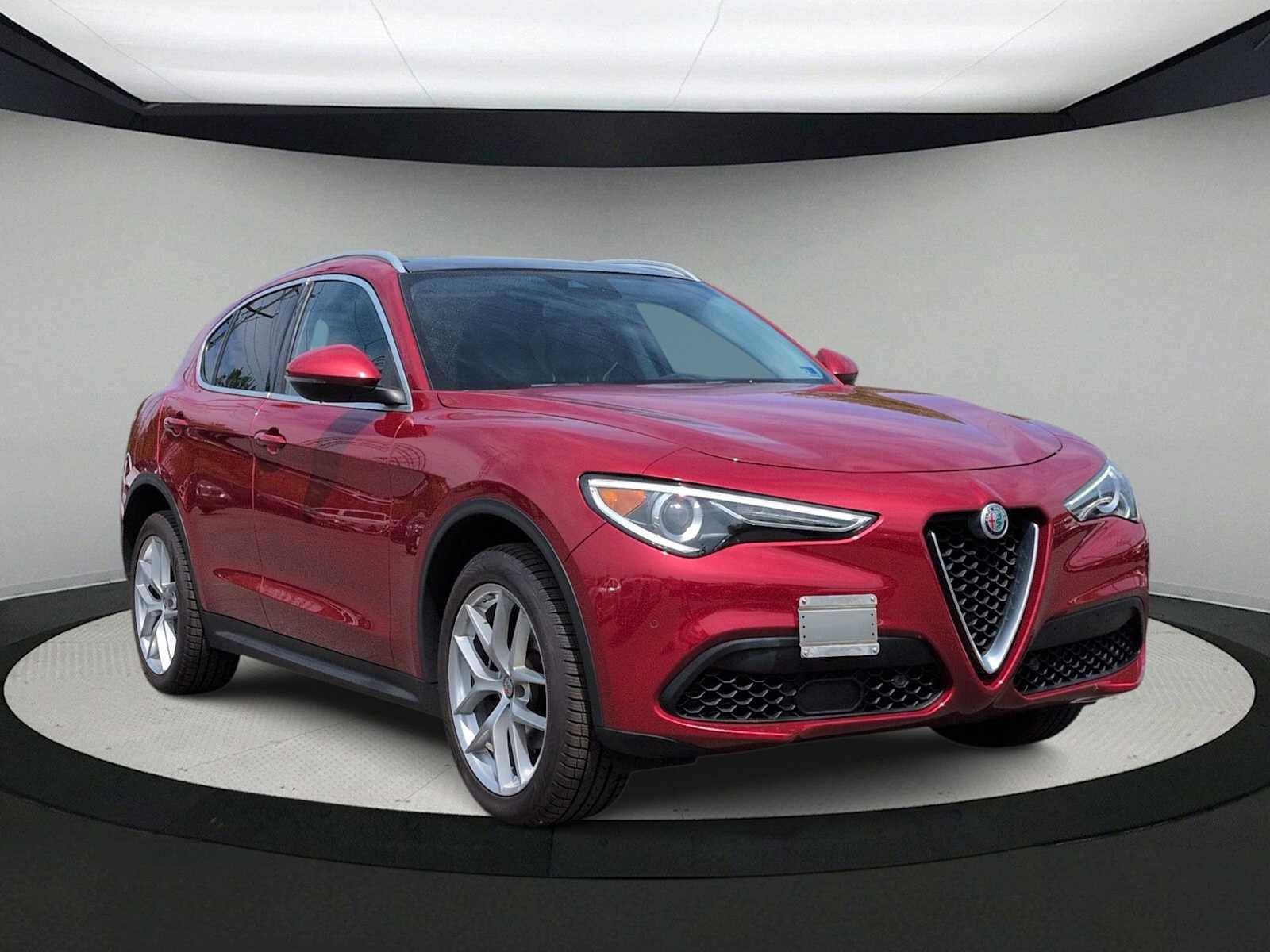 Used 2019 Alfa Romeo Stelvio Ti w/ TI Performance Package image 2