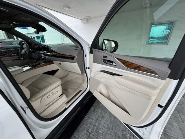 Used 2022 Cadillac Escalade Sport Platinum w/ Heavy-Duty Trailer Package image 16