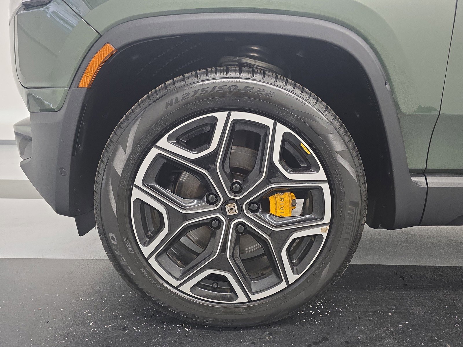 Used 2024 Rivian R1S Adventure AWD/4WD image 9