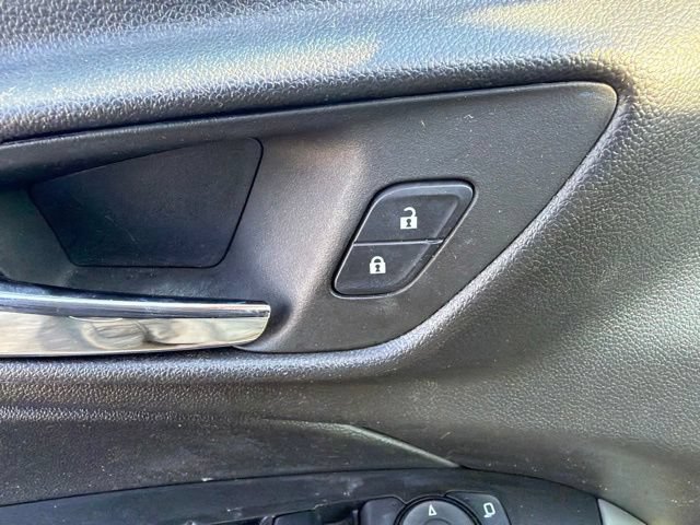 Used 2024 Chevrolet Trax RS w/ Sunroof Package FWD image 19