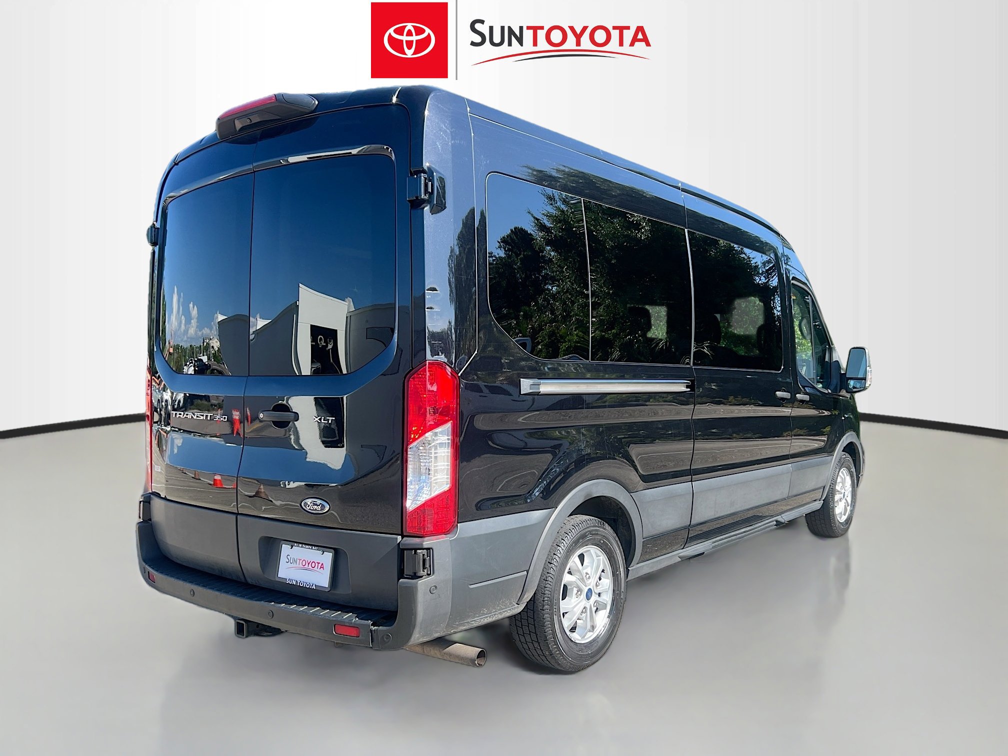 Used 2023 Ford Transit 350 XLT RWD image 4