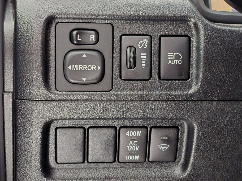 Used 2022 Toyota 4Runner SR5 AWD/4WD image 15