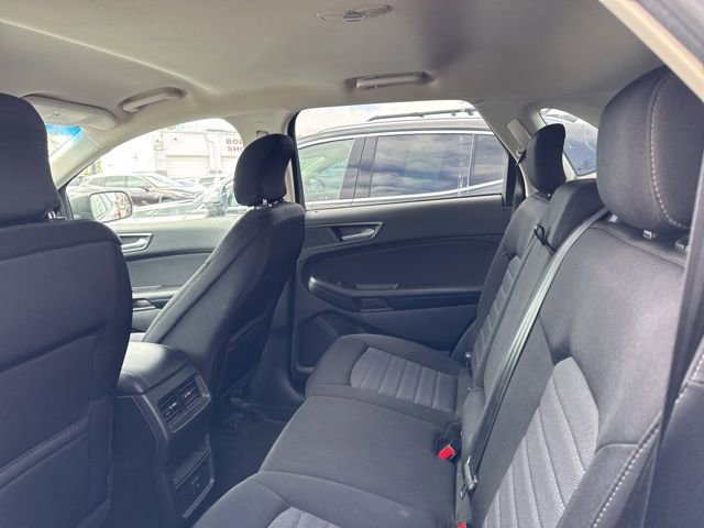 Used 2018 Ford Edge SE image 3