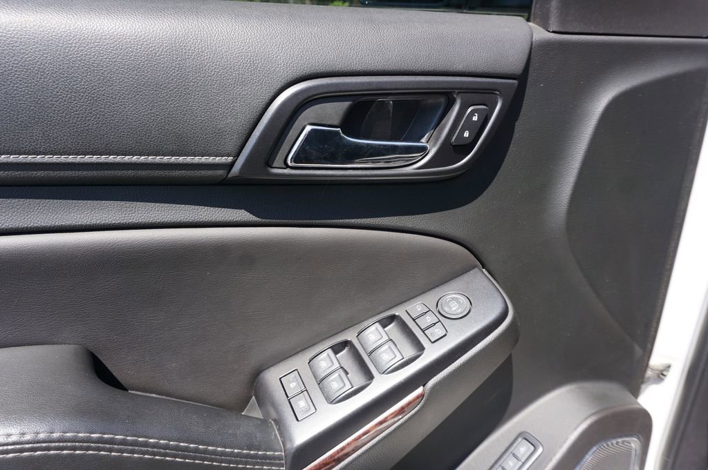 Used 2017 GMC Yukon SLT w/ Premium Edition image 3