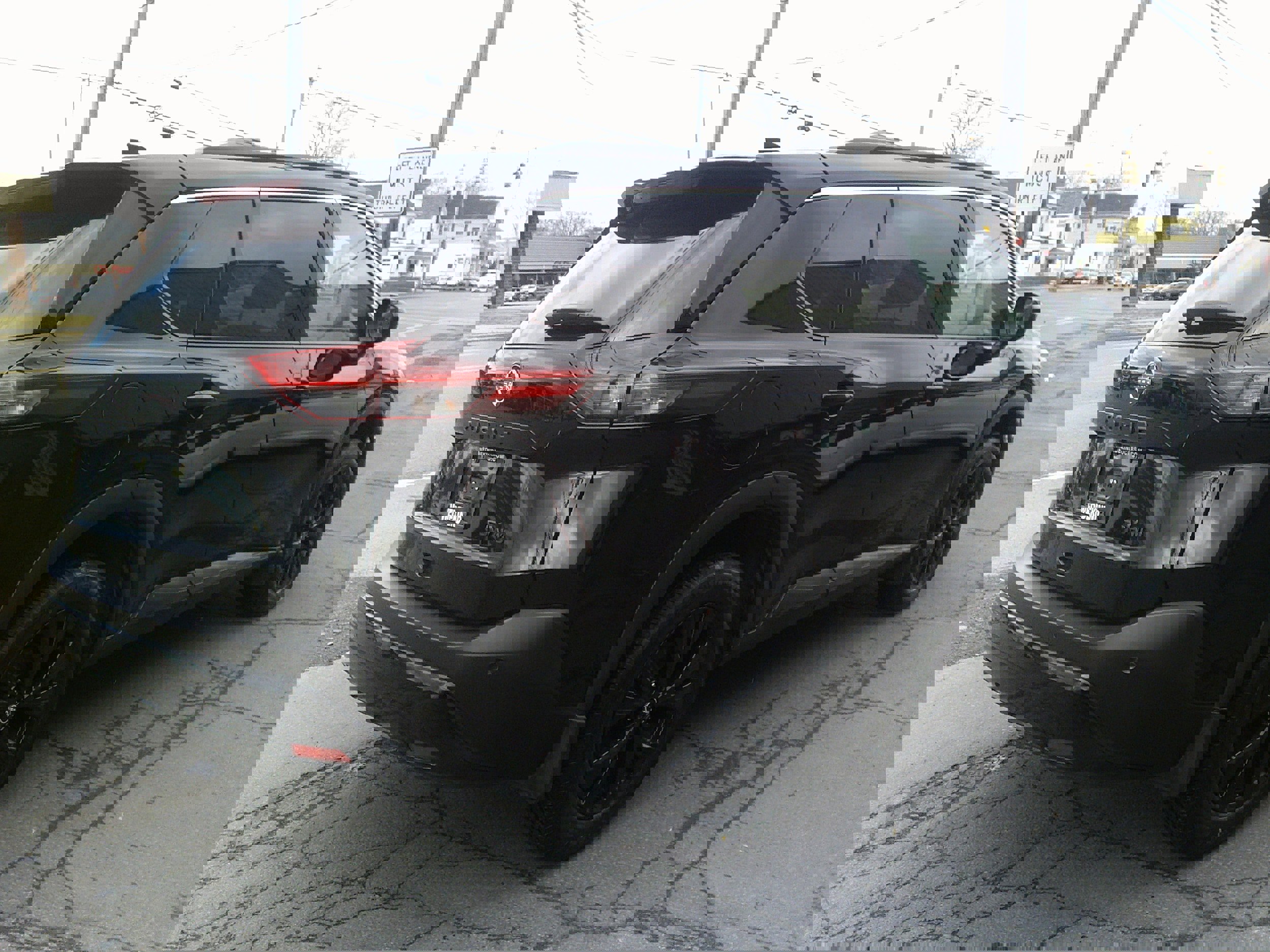 Used 2023 Nissan Rogue SV w/ SV Premium B Package image 5