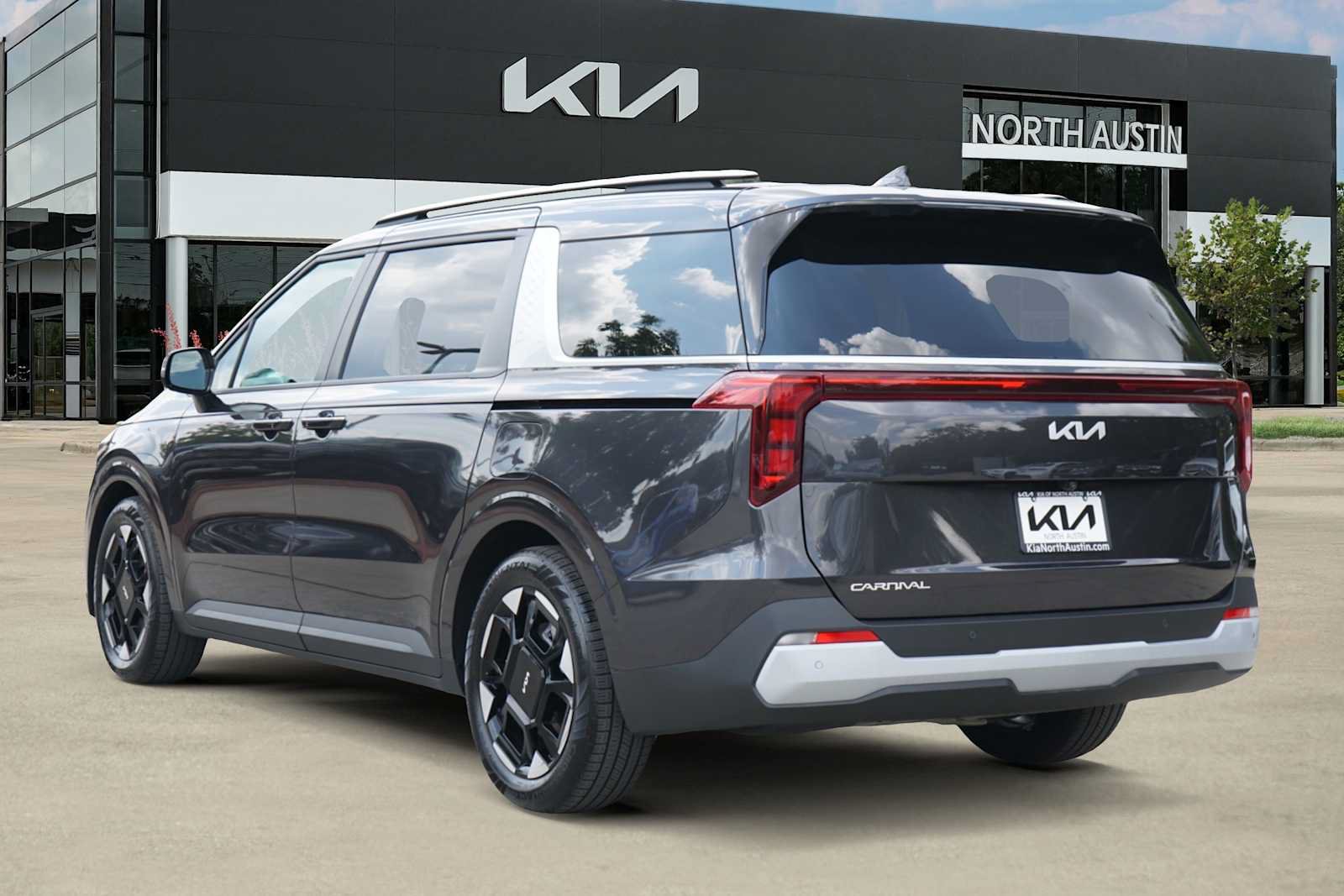 Certified 2026 Kia Carnival EX FWD image 4
