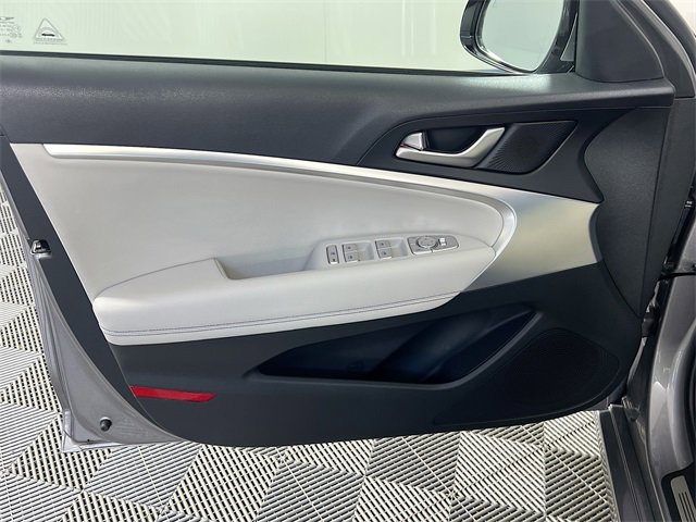 Used 2024 Genesis G70 2.5T image 12