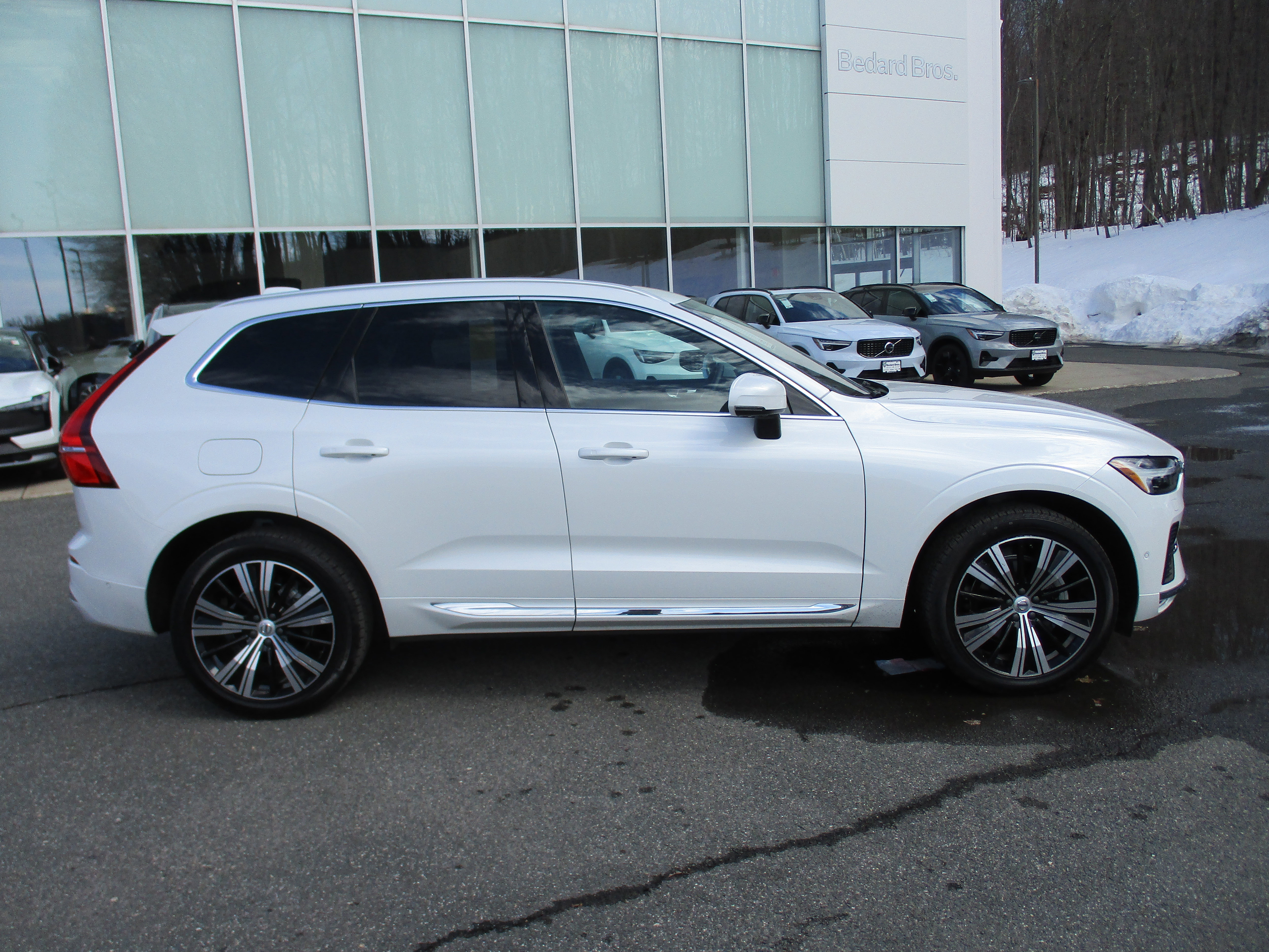 Certified 2023 Volvo XC60 B5 Plus image 4