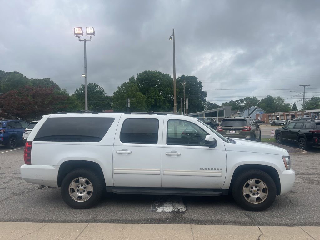Used 2011 Chevrolet Suburban LS RWD image 3