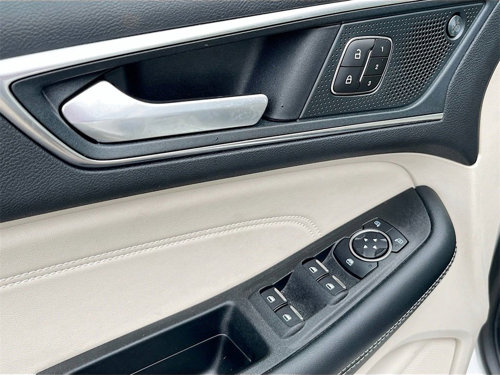 Used 2024 Ford Edge Titanium image 18