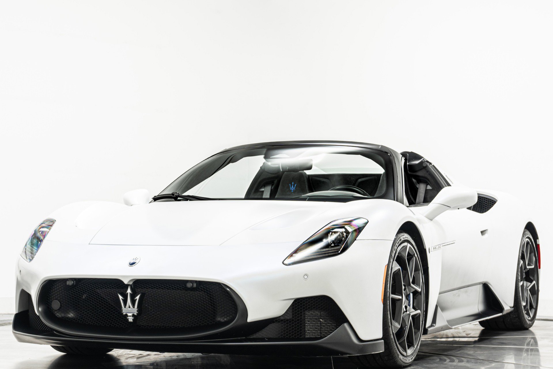 Used 2023 Maserati MC20 Spyder RWD image 5