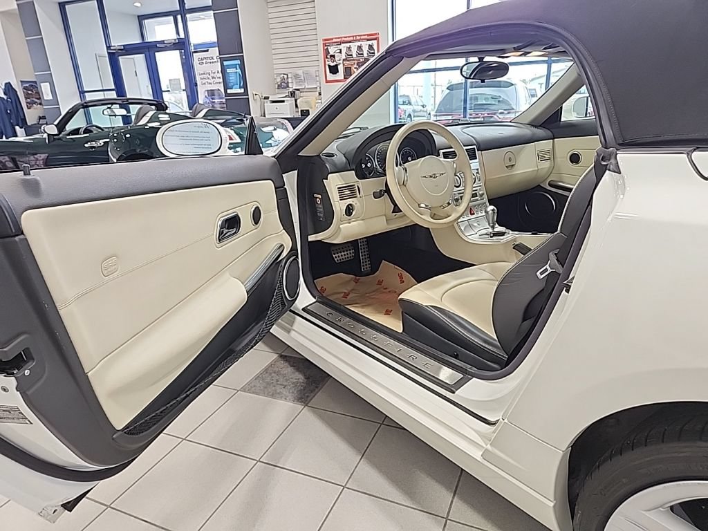 Used 2005 Chrysler Crossfire Limited RWD image 10