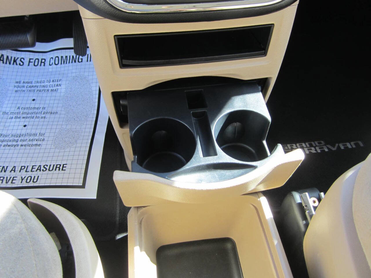 Used 2013 Dodge Grand Caravan SE image 28