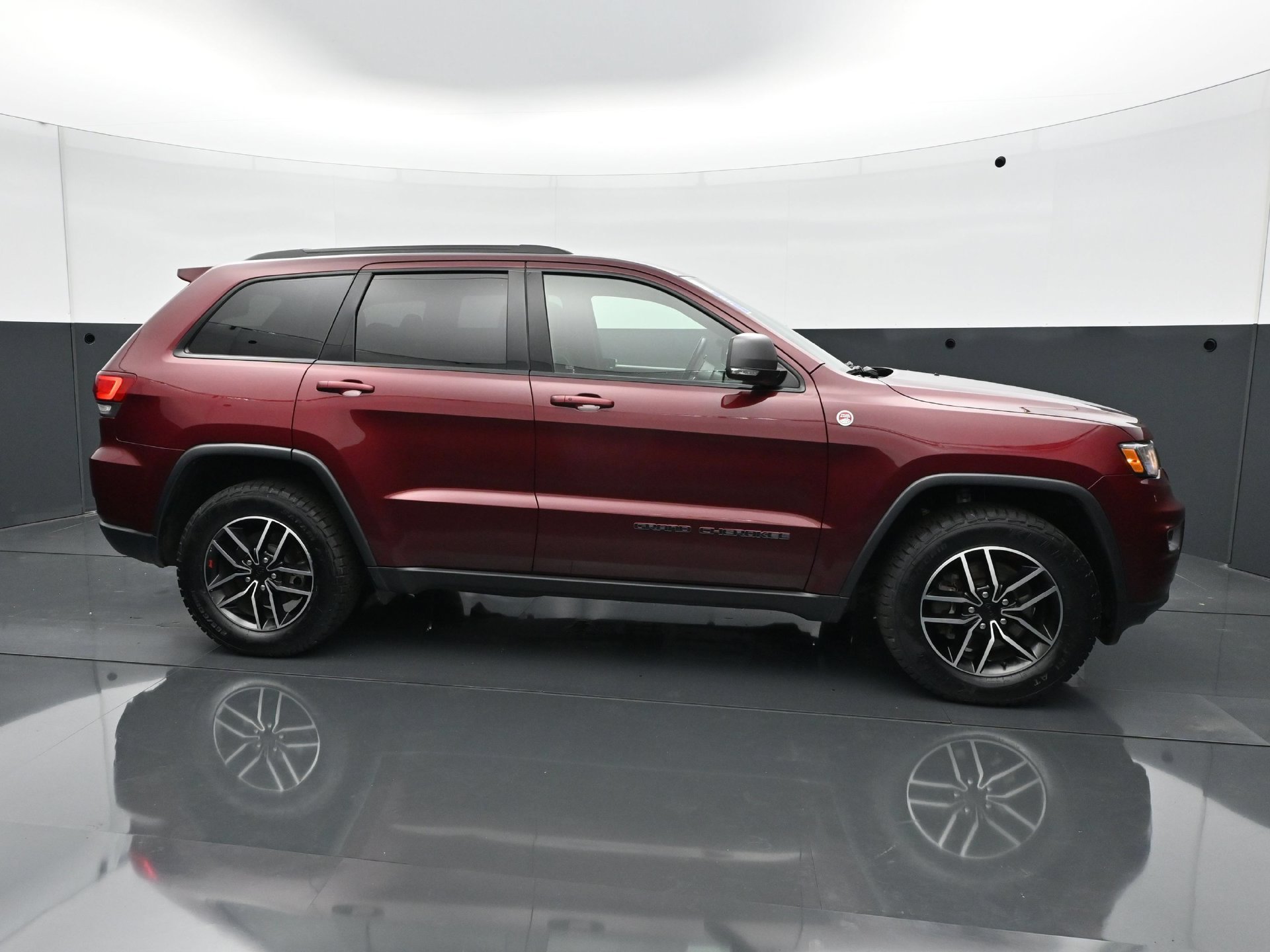 Used 2021 Jeep Grand Cherokee Trailhawk w/ Trailhawk Luxury Group AWD/4WD image 8