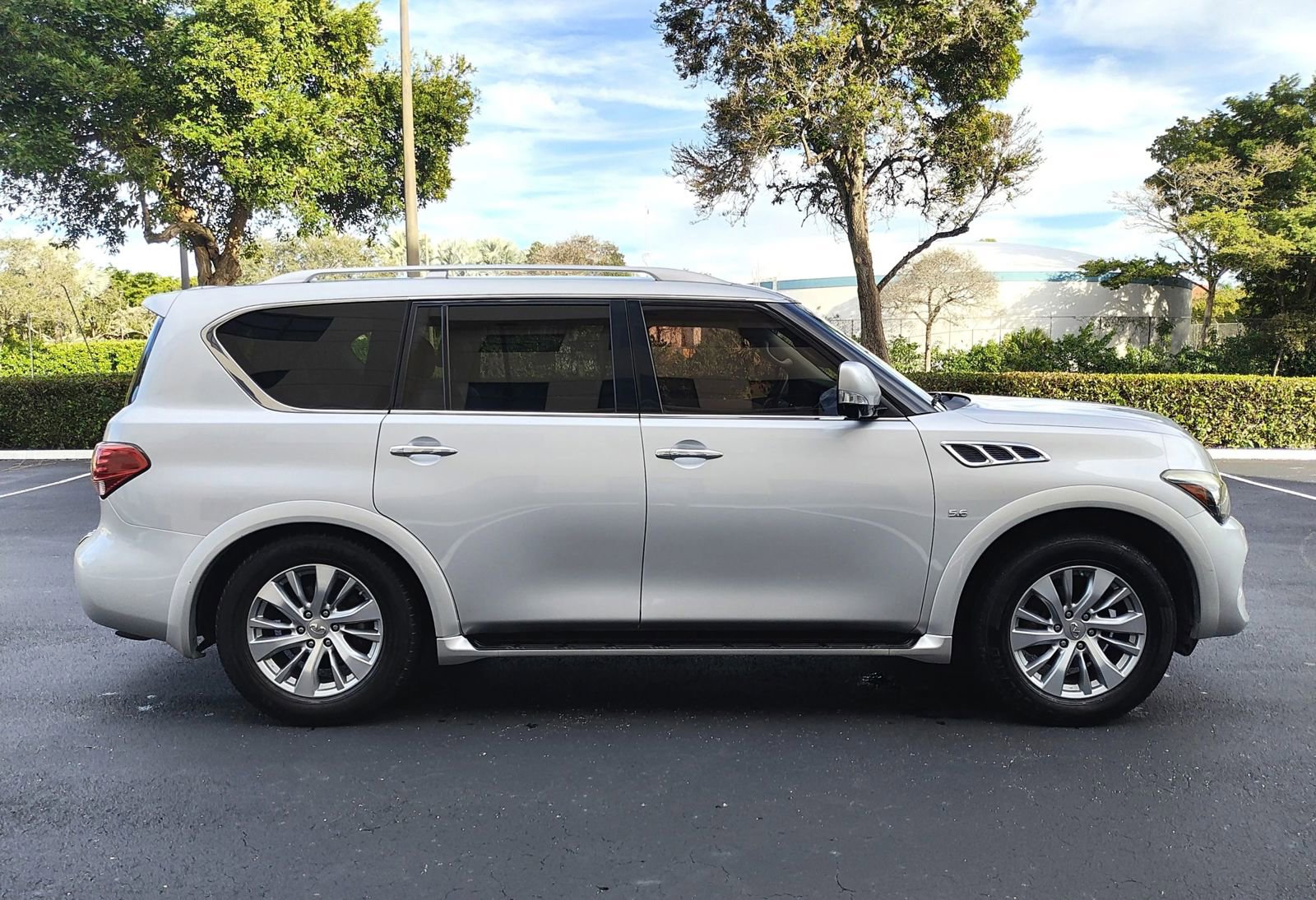 Used 2017 INFINITI QX80 Sport Utility 4D image 5