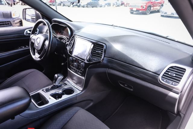 Used 2020 Jeep Grand Cherokee Laredo AWD/4WD image 44