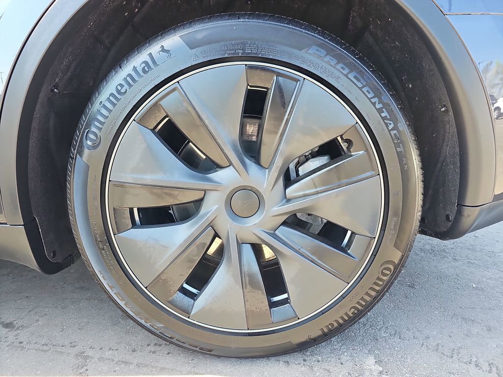 Used 2024 Tesla Model Y Long Range image 37