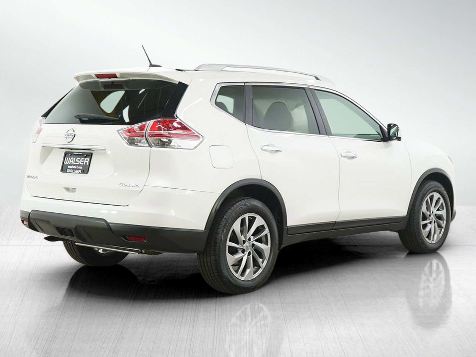 Used 2015 Nissan Rogue SL w/ SL Premium Package image 5