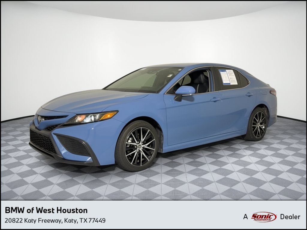 Used 2024 Toyota Camry SE FWD image 1