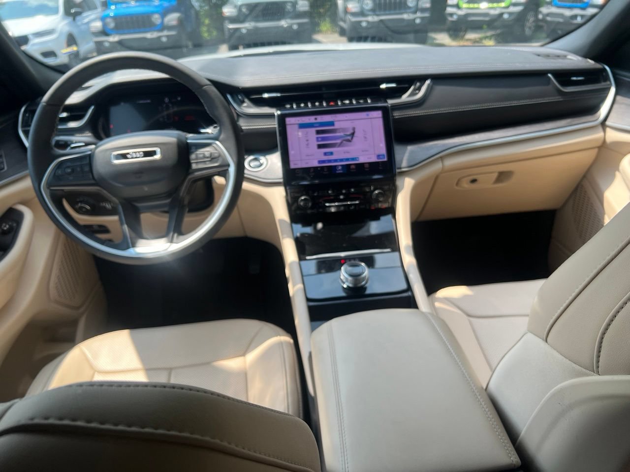 Used 2025 Jeep Grand Cherokee L Limited w/ Luxury Tech Group II RWD image 20