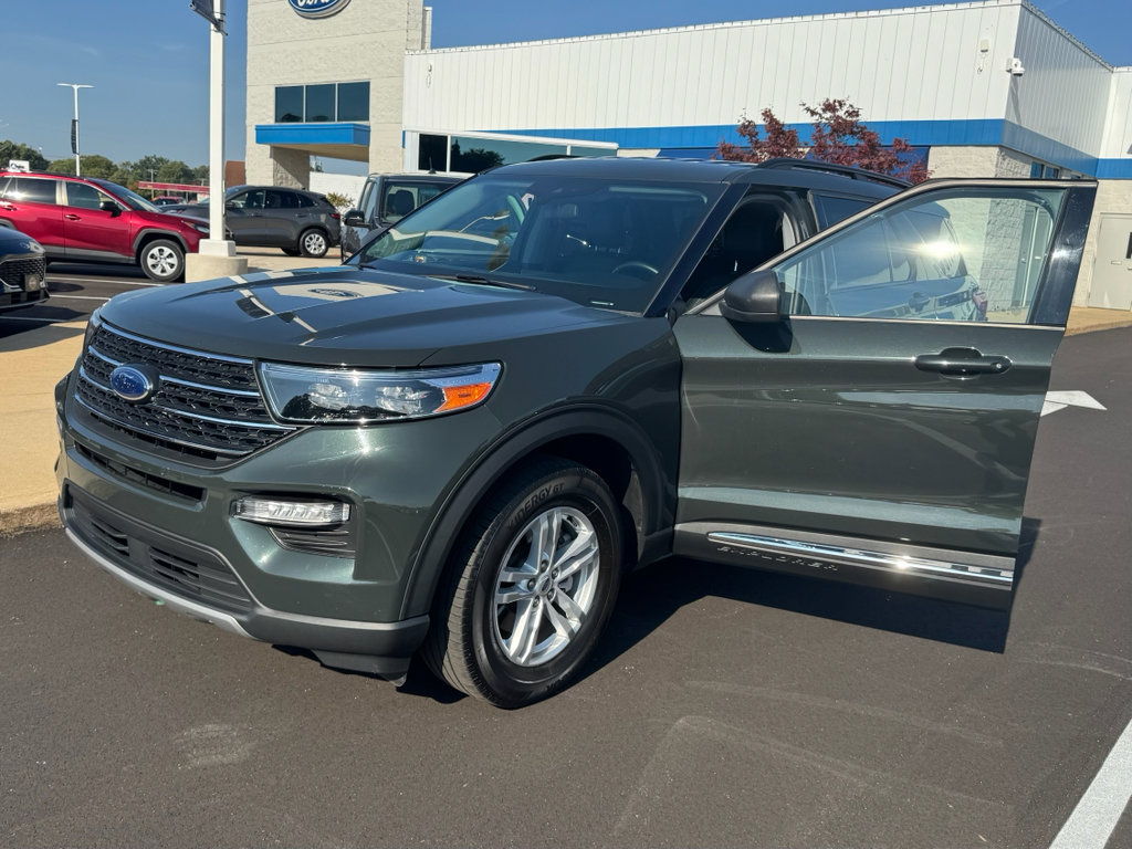 Used 2023 Ford Explorer XLT w/ Equipment Group 202A image 31