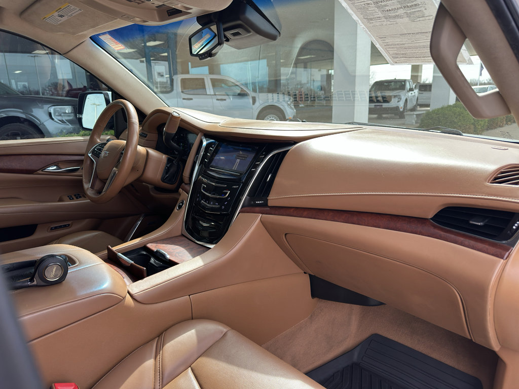 Used 2016 Cadillac Escalade Platinum image 31