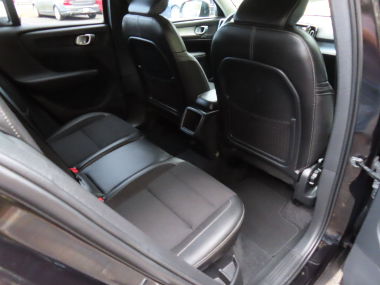 Used 2020 Volvo XC40 T5 Momentum image 15