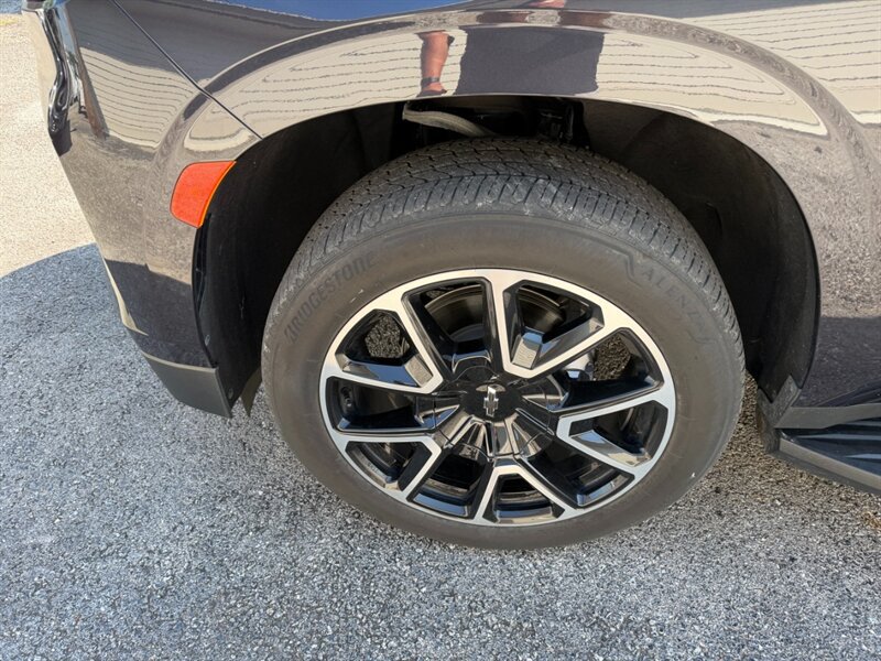 Used 2023 Chevrolet Tahoe RST w/ Luxury Package RWD image 16