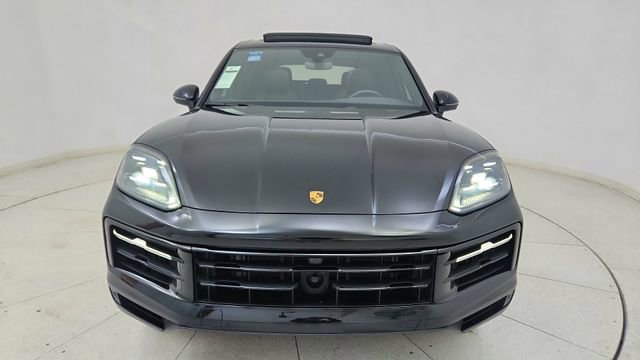 Used 2025 Porsche Cayenne w/ Premium Package image 13