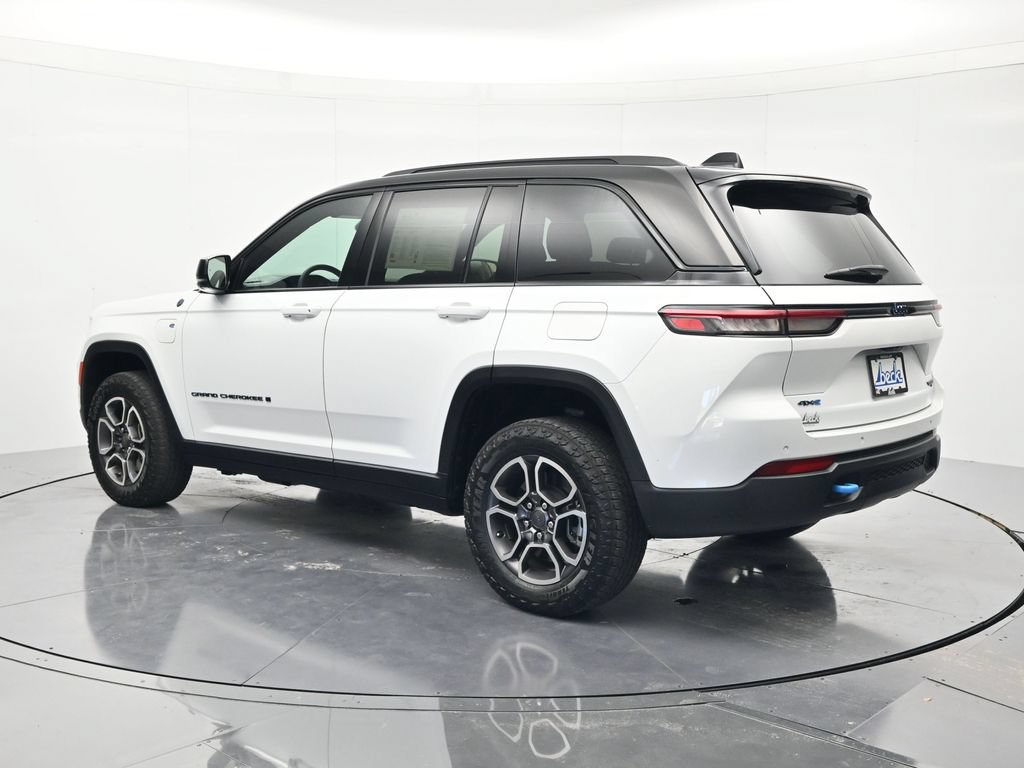 Used 2023 Jeep Grand Cherokee Trailhawk w/ Advanced Protech Group II AWD/4WD image 7