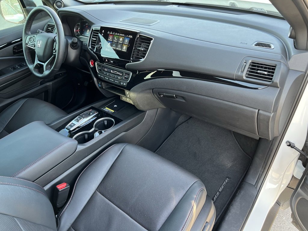Used 2025 Honda Passport Black Edition image 21