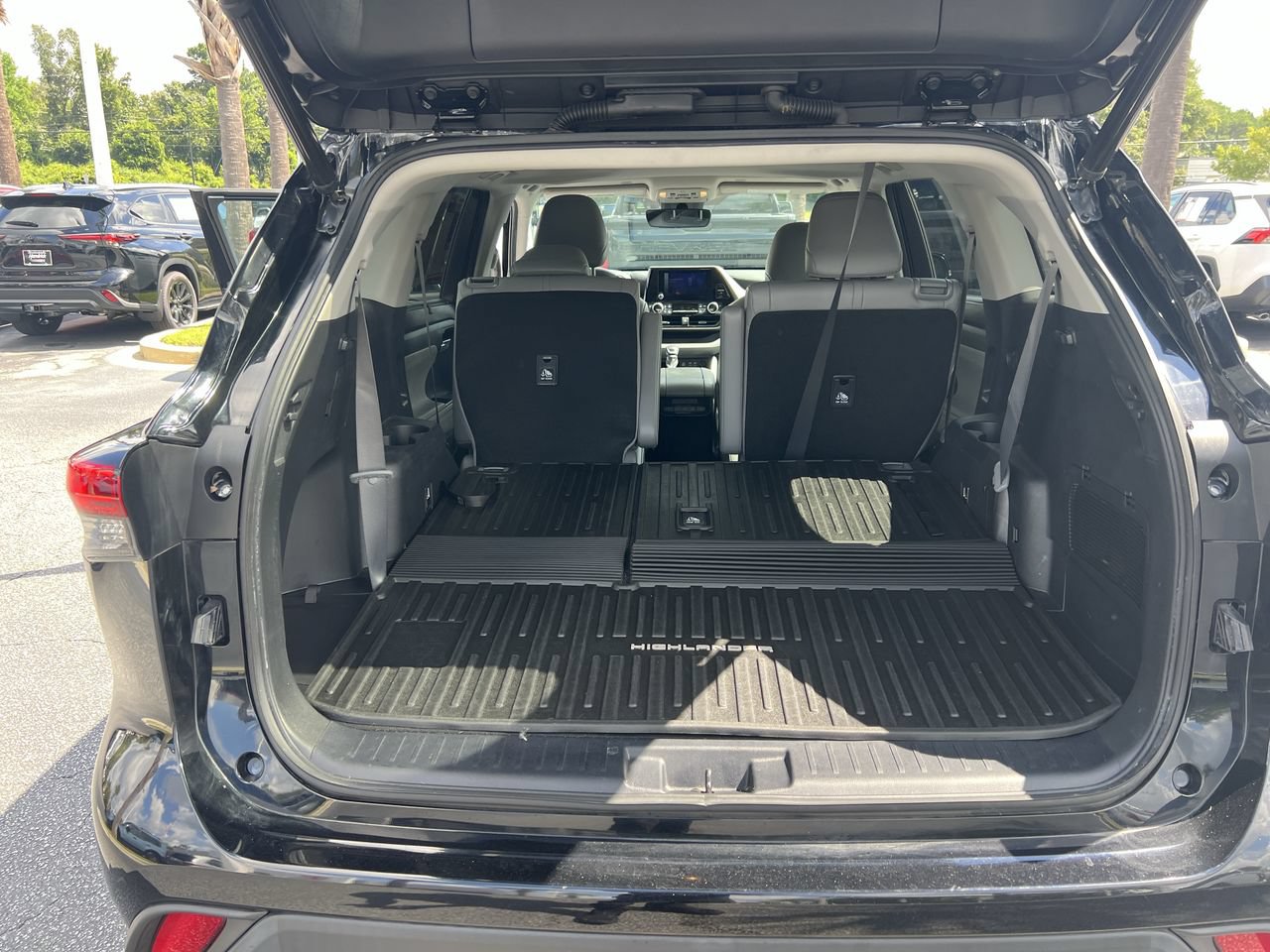 Used 2023 Toyota Highlander XLE FWD image 34