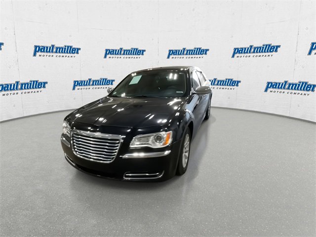 Used 2013 Chrysler 300 image 4