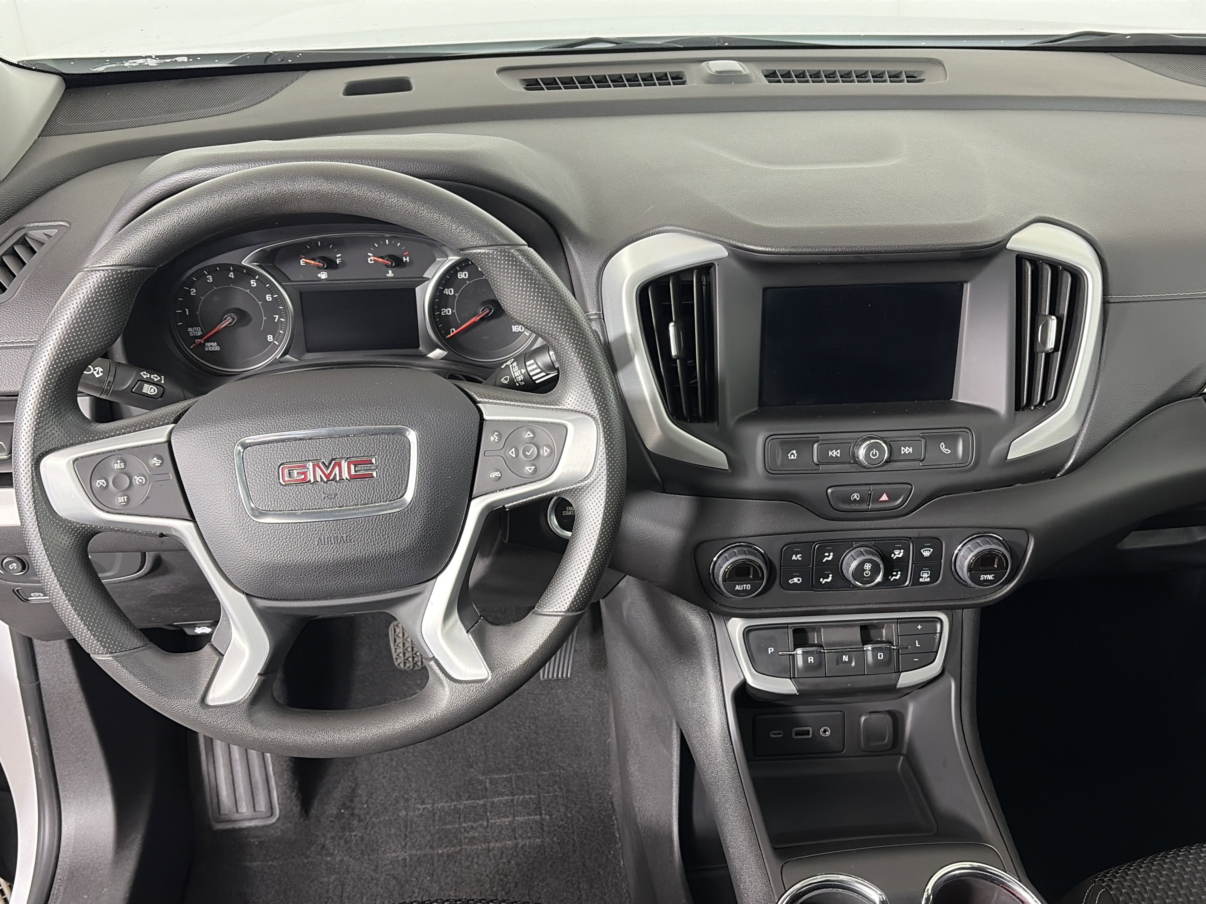 Used 2023 GMC Terrain SLE w/ Driver Convenience Package image 9