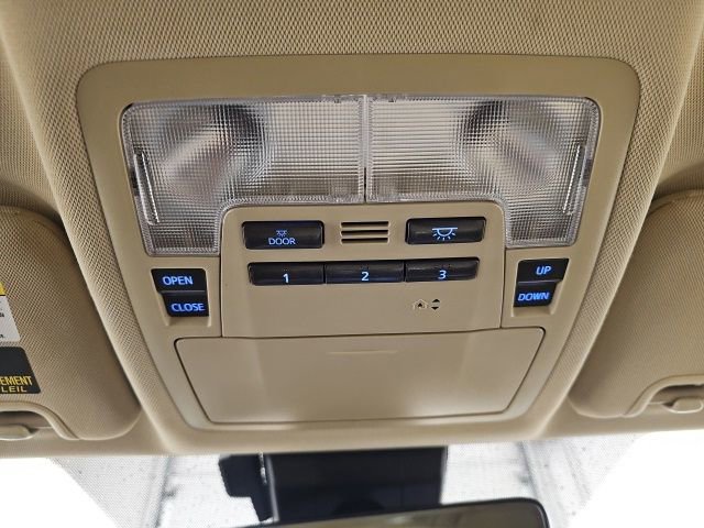 Used 2017 Toyota Highlander Limited image 27