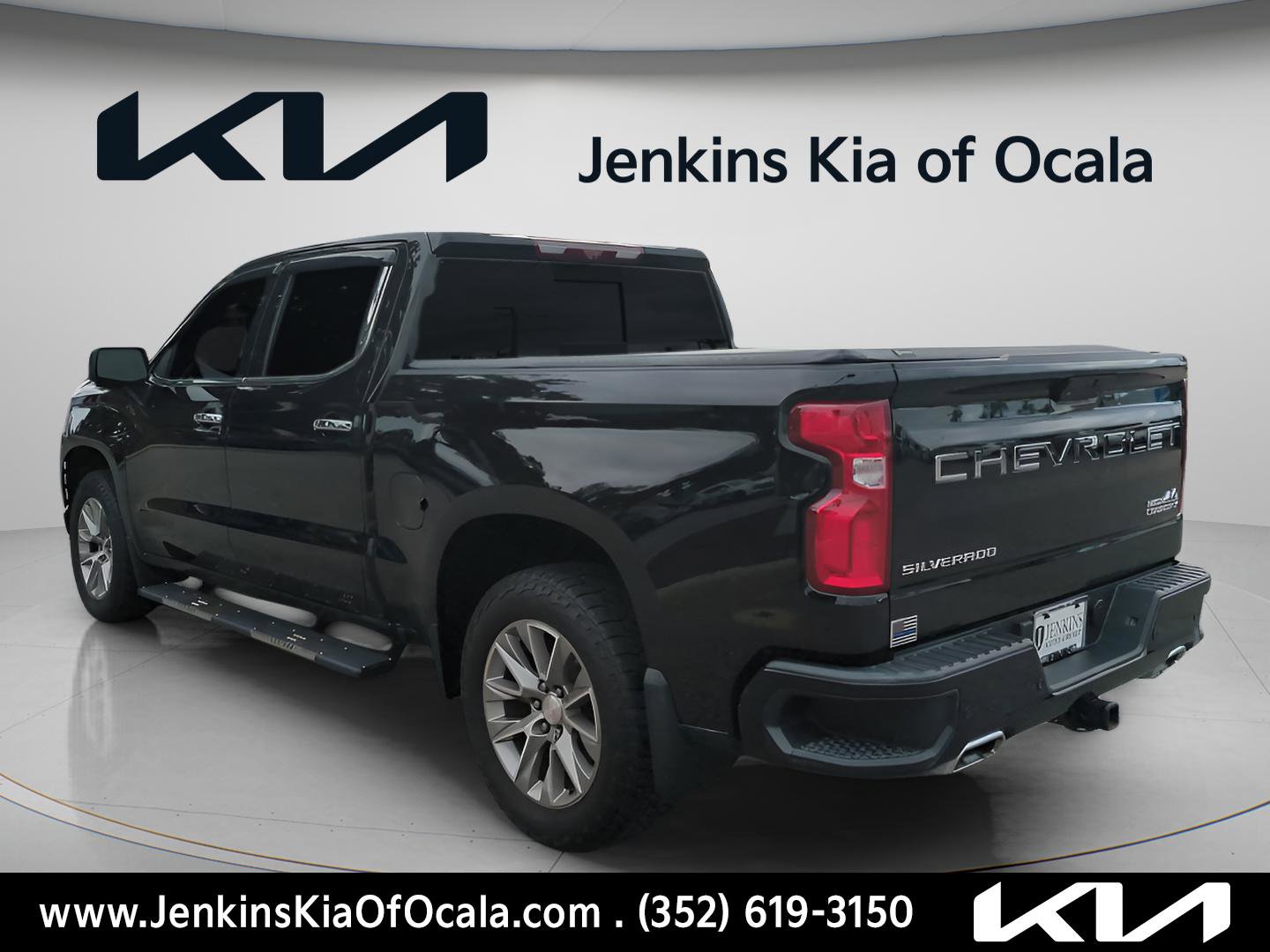 Used 2020 Chevrolet Silverado 1500 High Country w/ Technology Package AWD/4WD image 5