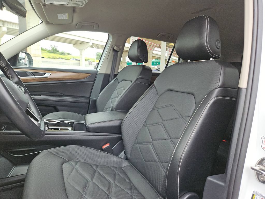 Used 2025 Volkswagen Atlas SE AWD/4WD image 16