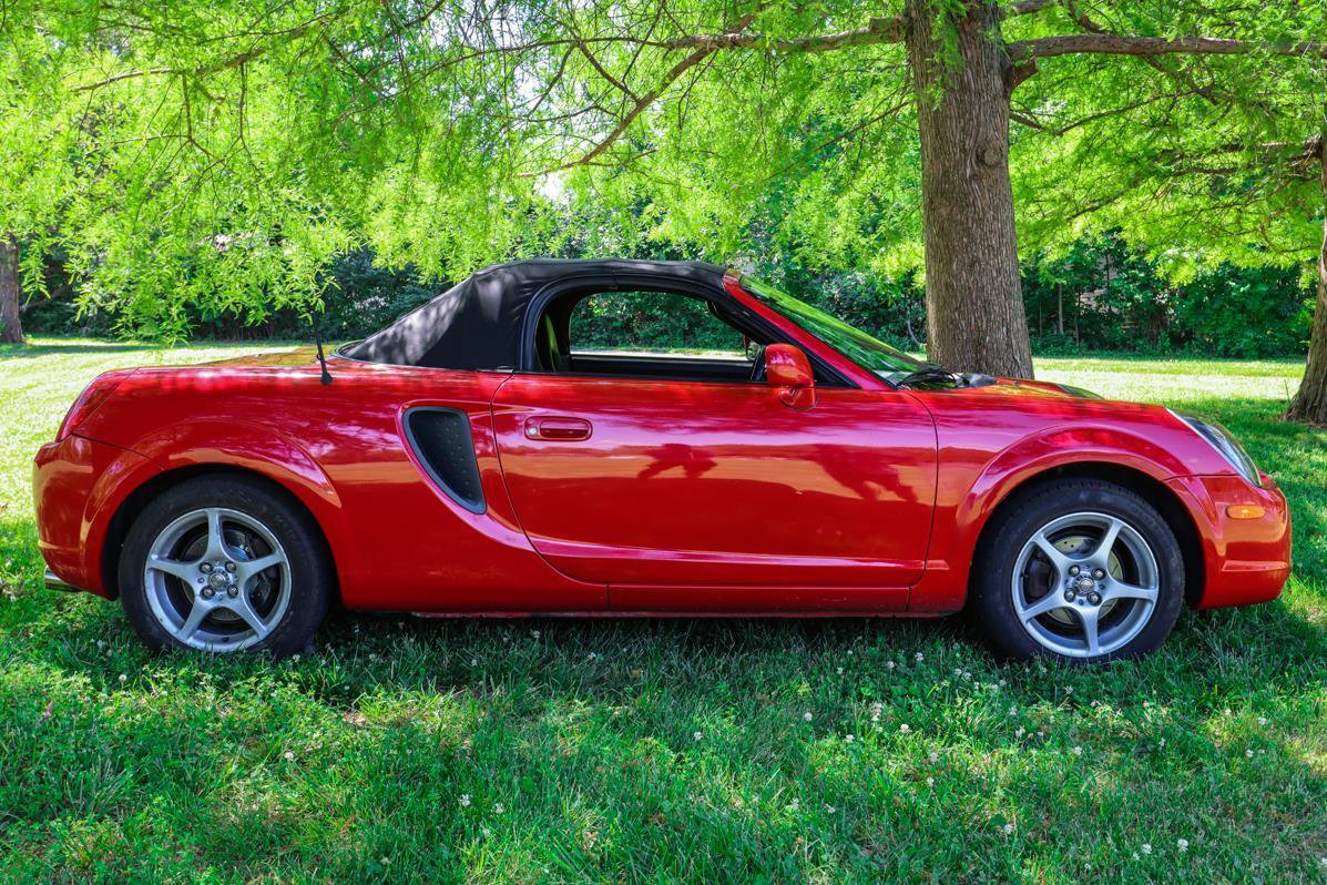 Used 2000 Toyota MR2 Base image 6