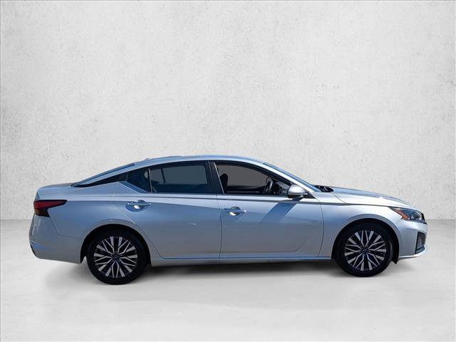 Used 2023 Nissan Altima 2.5 SV image 4