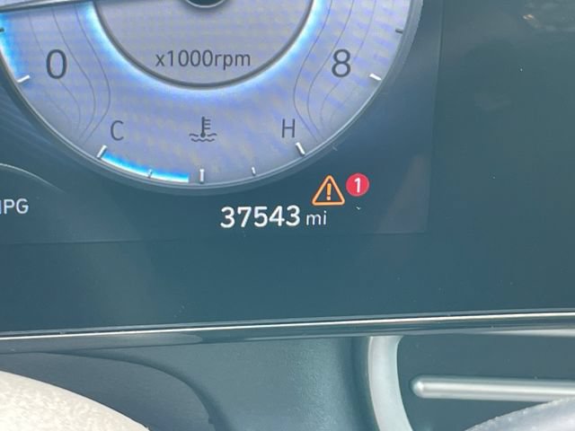 Used 2025 Hyundai Elantra SEL FWD image 11