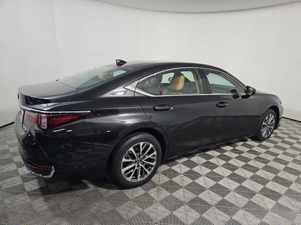 Used 2022 Lexus ES 250 w/ Accessory Package AWD/4WD image 2