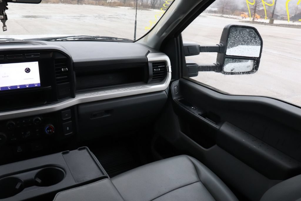 Used 2024 Ford F550 4x4 Crew Cab Super Duty image 13