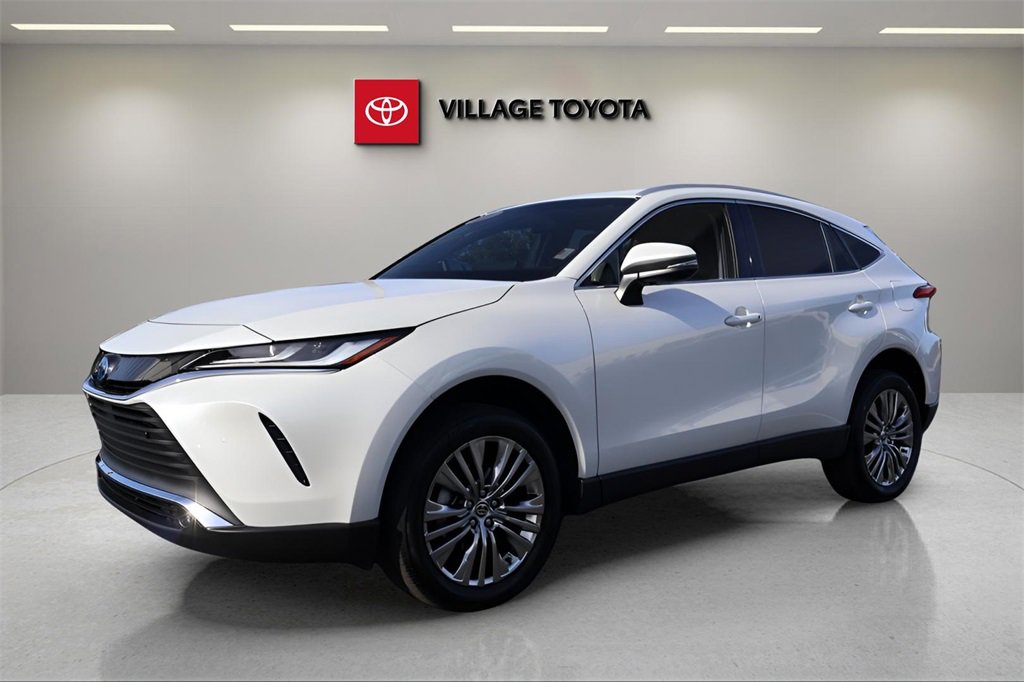 Certified 2024 Toyota Venza XLE image 1