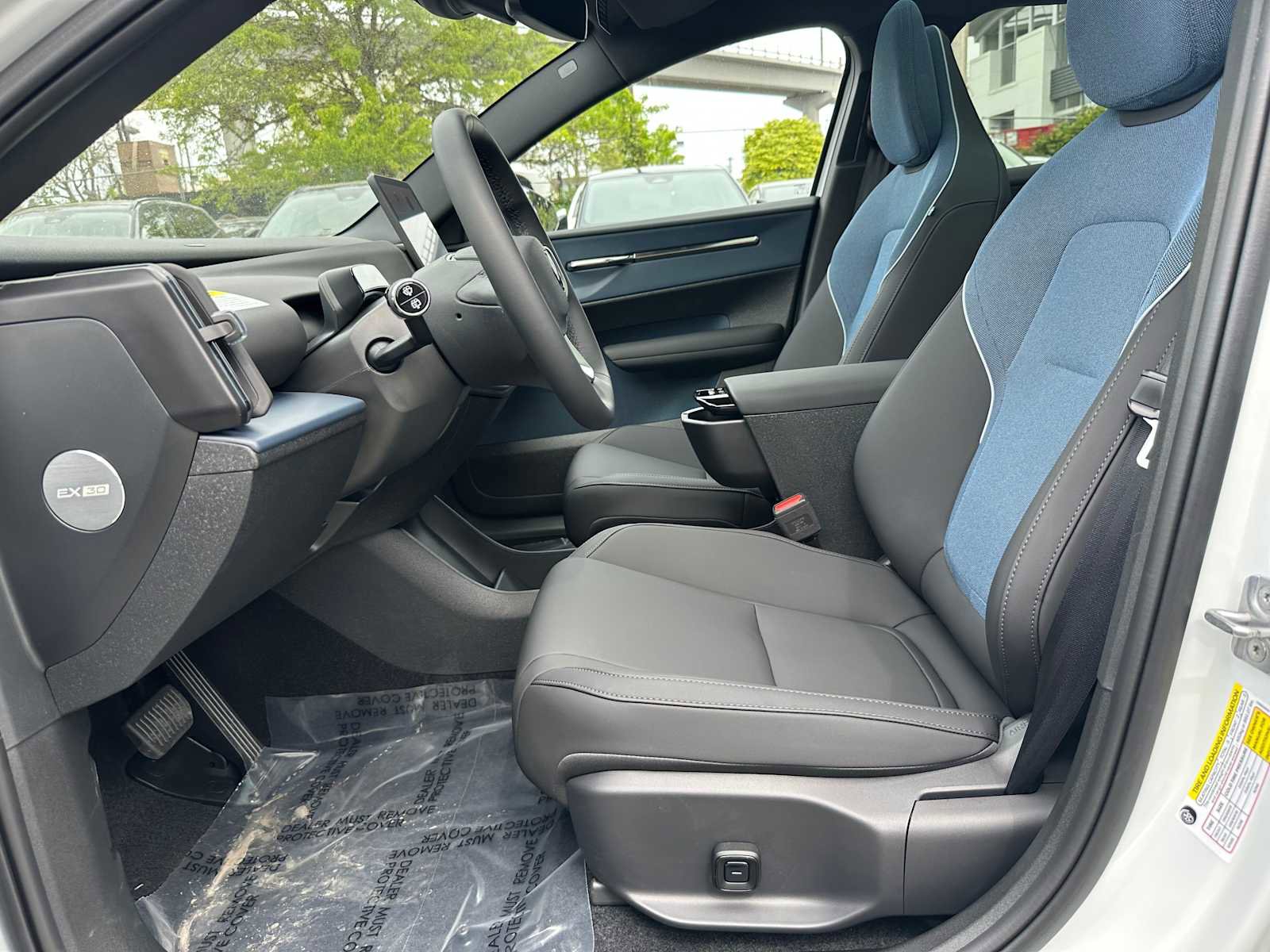 Used 2025 Volvo EX30 Plus w/ Protection Package Premier AWD/4WD image 19