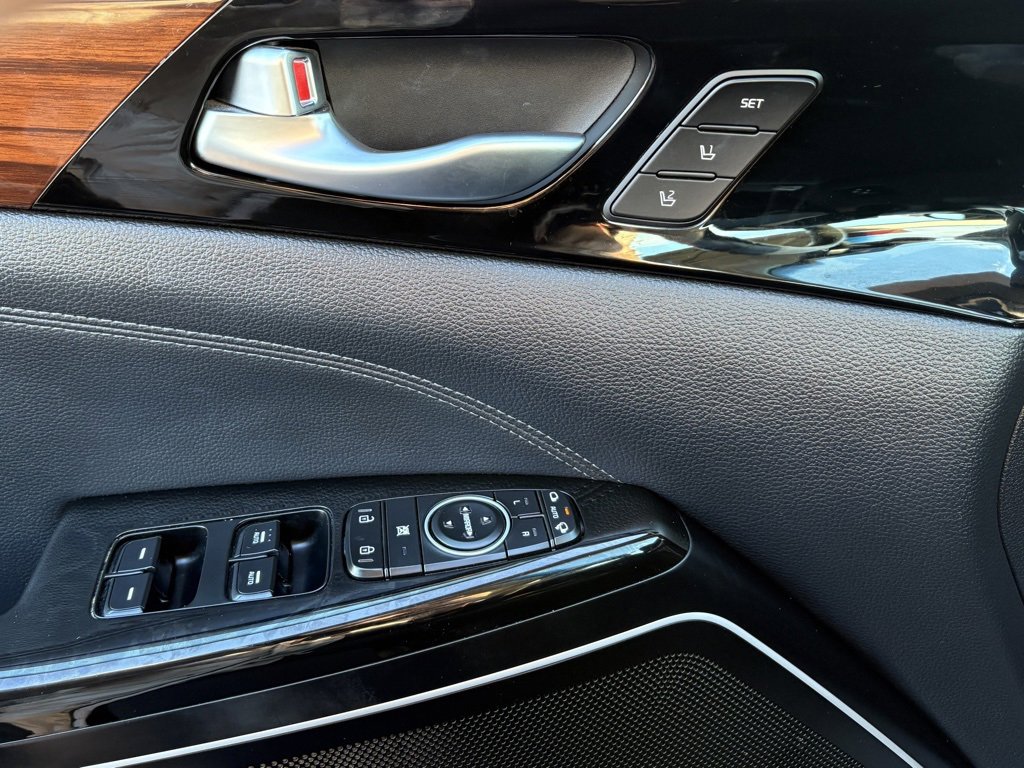 Used 2018 Kia Cadenza Technology image 19