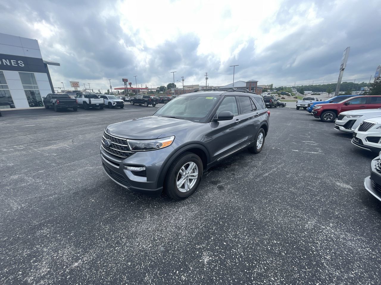 Used 2024 Ford Explorer XLT w/ Equipment Group 202A AWD/4WD image 1